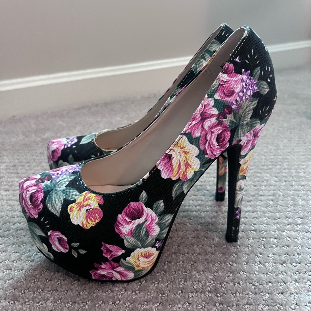AMI Clubwear Heels